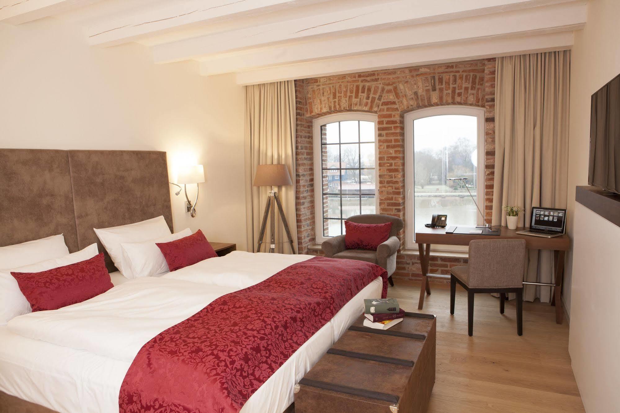 Hotel Hafenspeicher Лер Екстериор снимка
