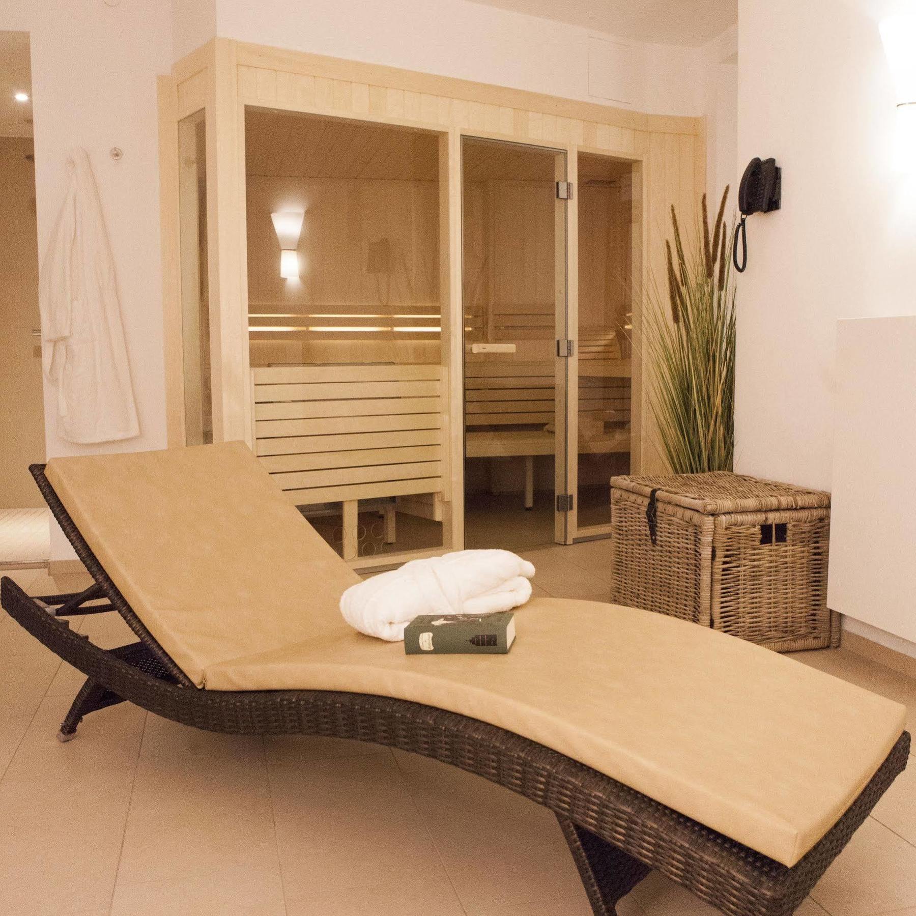 Hotel Hafenspeicher Лер Екстериор снимка