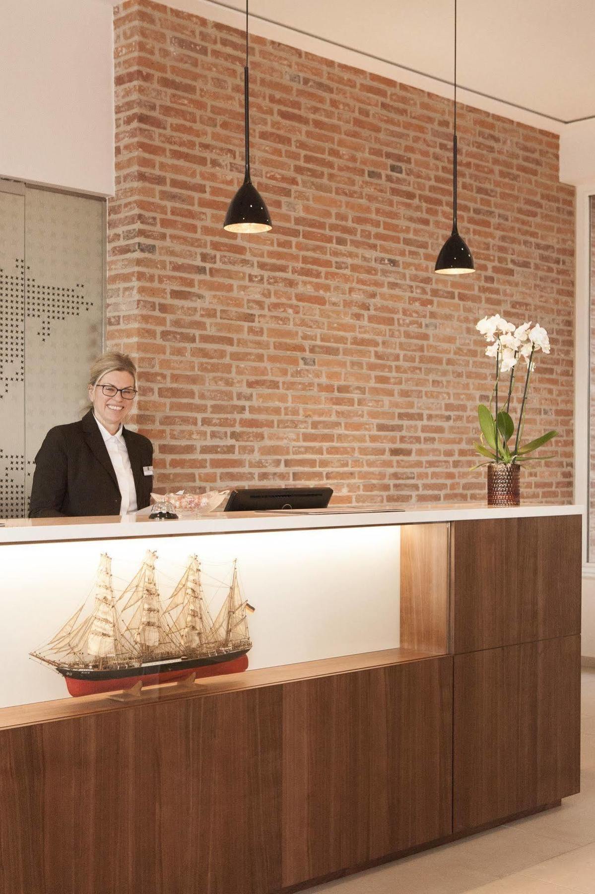 Hotel Hafenspeicher Лер Екстериор снимка