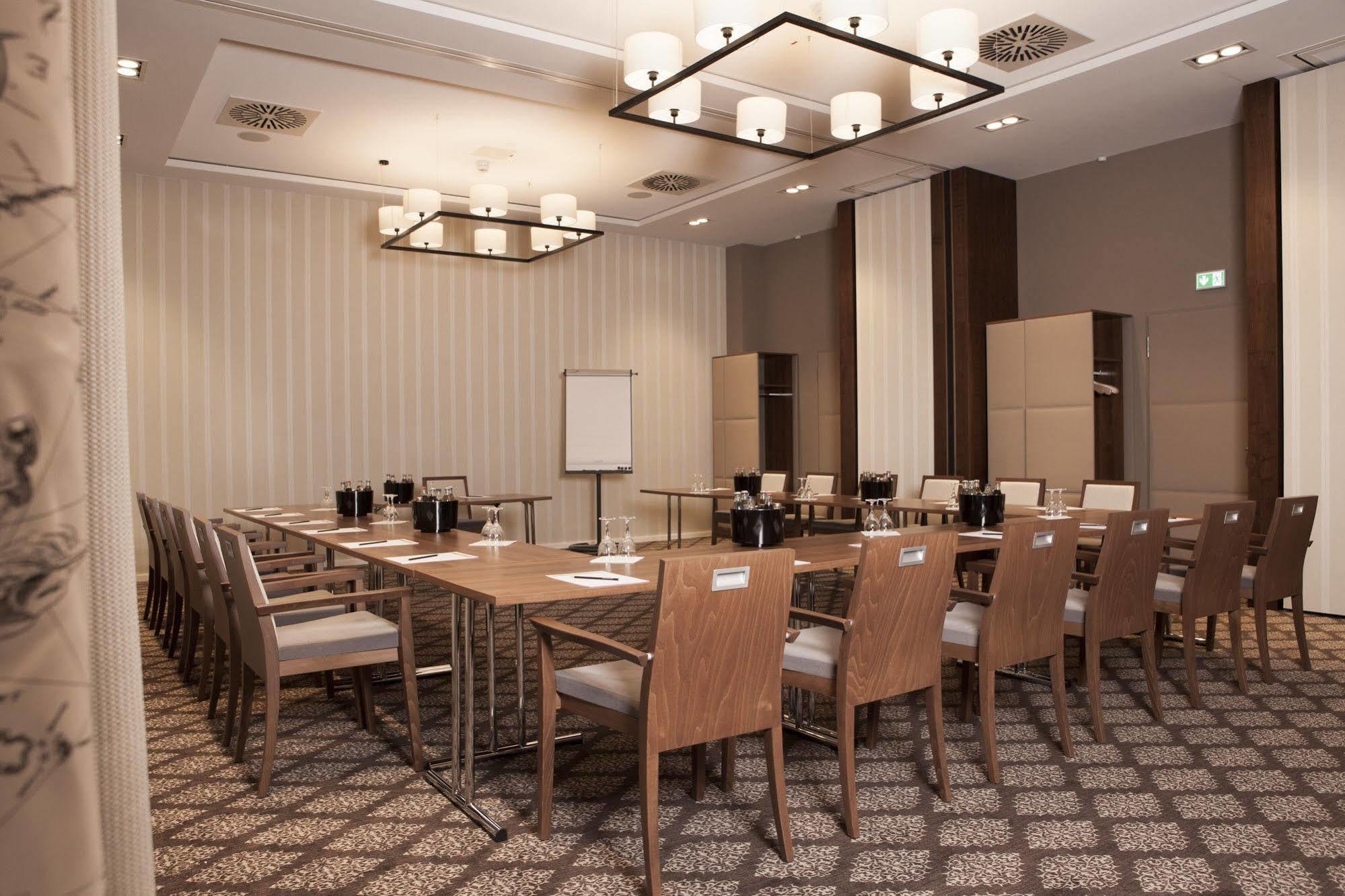 Hotel Hafenspeicher Лер Екстериор снимка