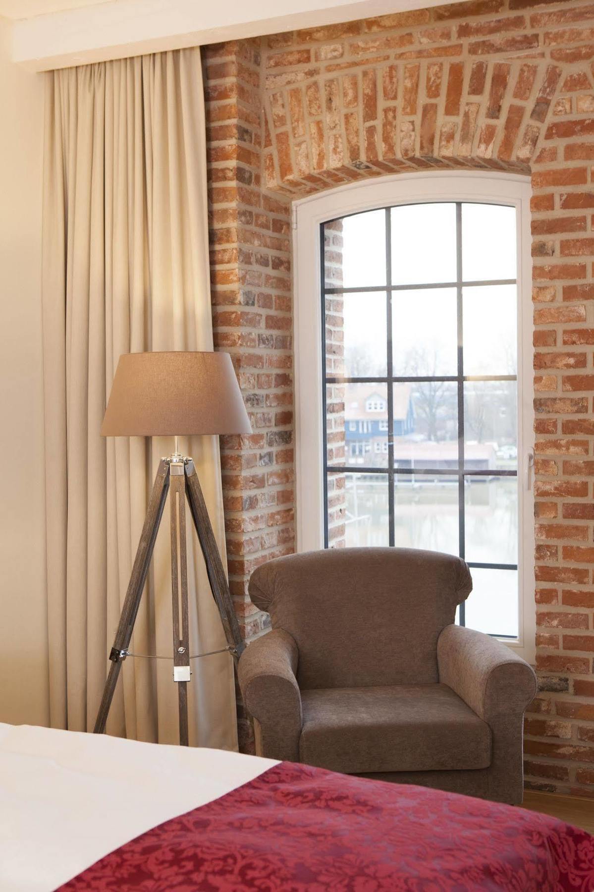 Hotel Hafenspeicher Лер Екстериор снимка